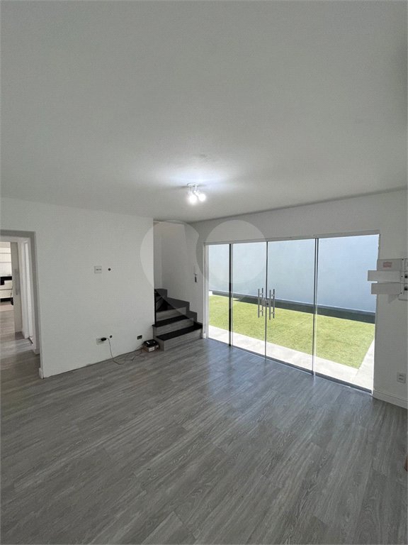 Sobrado à venda com 3 quartos em Parada Inglesa, São Paulo, SP
