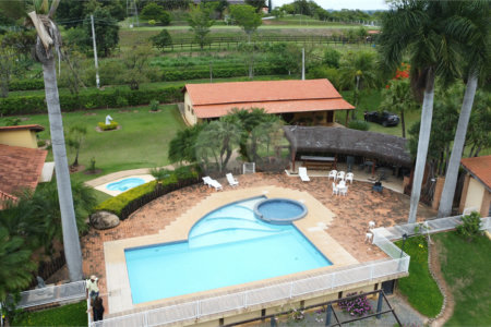Casa à venda com 8 quartos, sendo 4 suítes, no condomínio Santa Filomena, Salto - SP