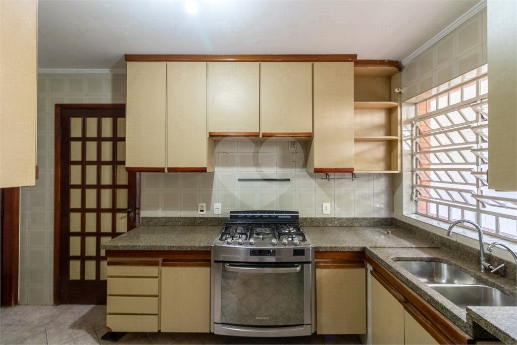 Sobrado à venda com 5 quartos, sendo 3 suítes, em Alto da Boa Vista, São Paulo, SP