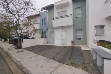 Casa à venda com 2 quartos, sendo 1 suíte, no condomínio Residencial Viva Vida, Cotia - SP