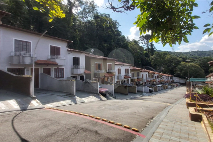 Casa à venda com 2 quartos no condomínio Parque das Araucárias, São Paulo - SP