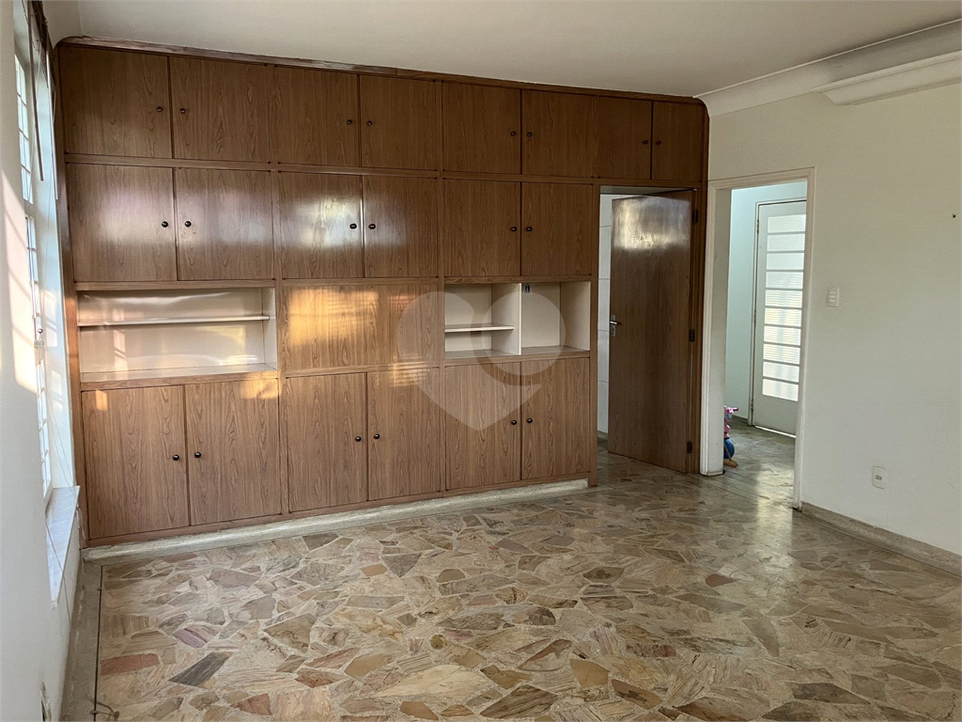 Casa Térrea à venda com 4 quartos, sendo 2 suítes, em Jardim Santa Rosália, Sorocaba, SP