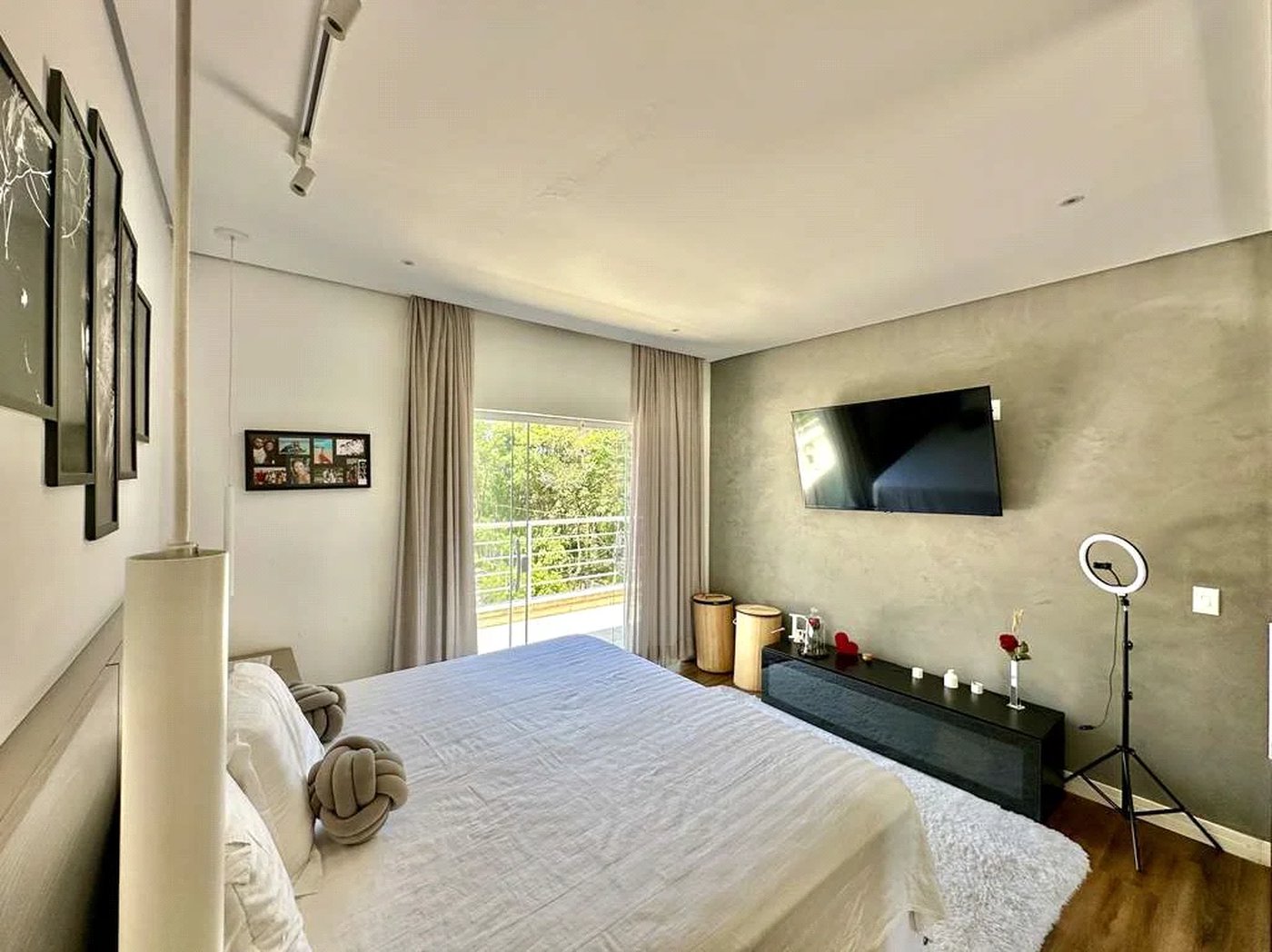 Casa à venda com 4 quartos, sendo 3 suítes,  no condomínio Vilarejo, Carapicuíba - SP