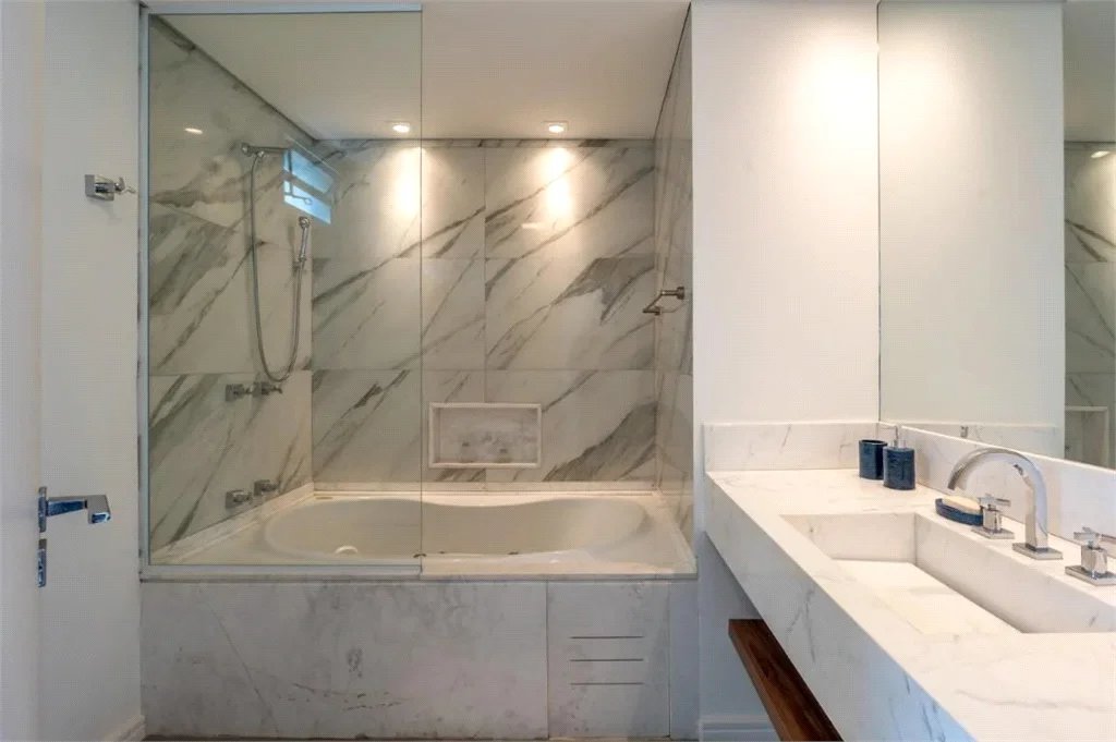 Casa à venda com 4 quartos, sendo 2 suítes, no condomínio Melbourne Residence, São Paulo - SP