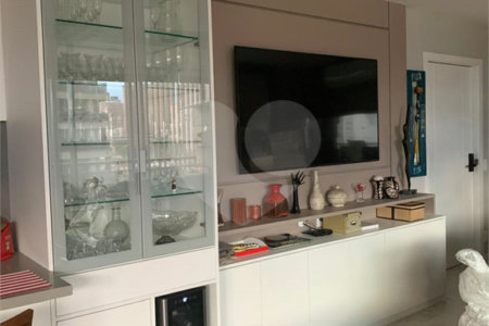 Apartamento para alugar com 3 quartos, sendo 2 suítes, em Jardim das Acácias, São Paulo, SP