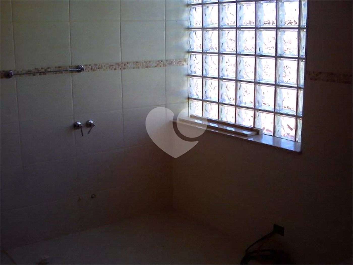 Sobrado à venda com 3 quartos, sendo 1 suíte, em Tremembé, São Paulo, SP