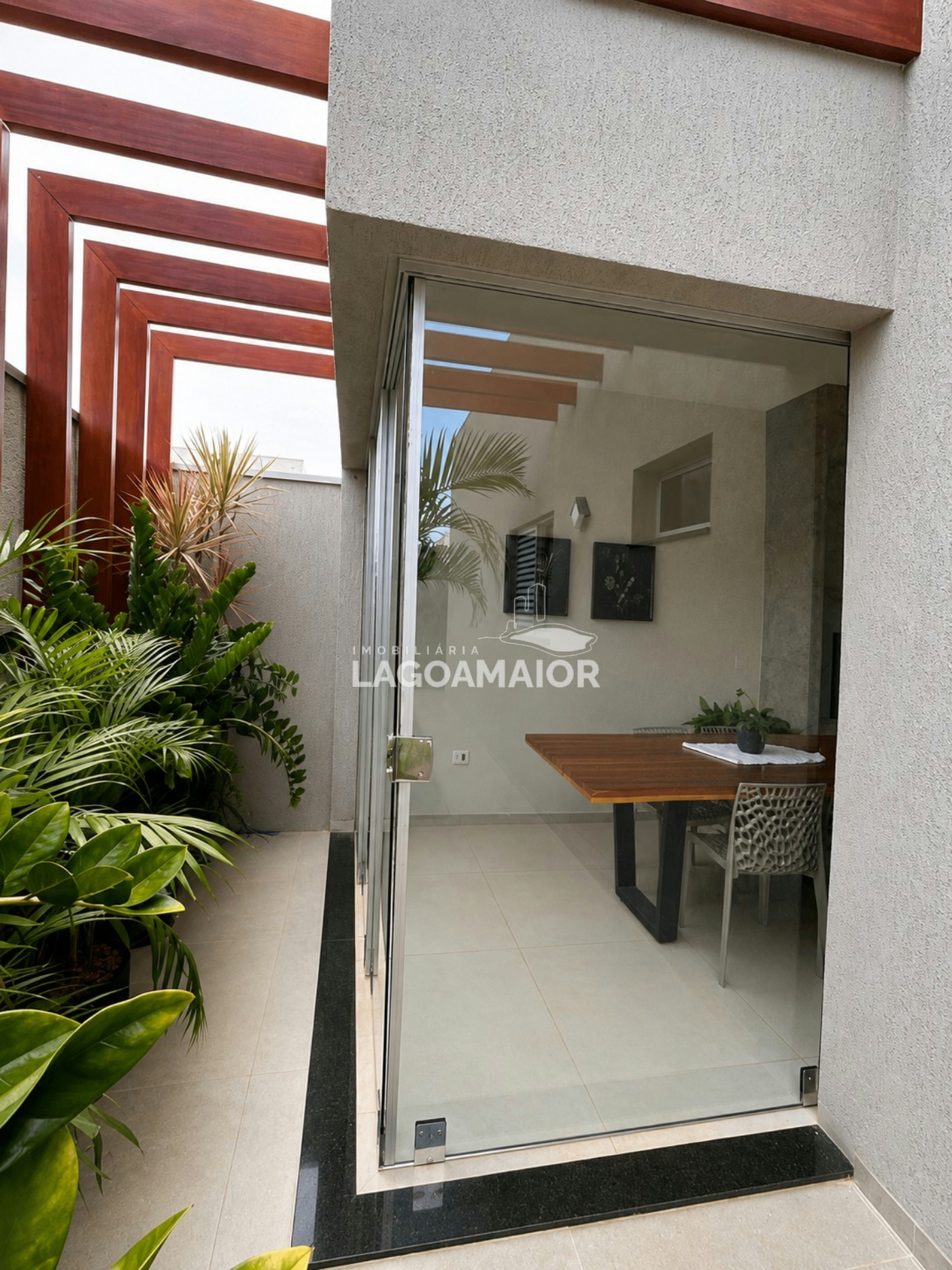 Casa para alugar com 3 quartos, sendo 2 suítes,  em Jardim Das Acácias, Três Lagoas, MS