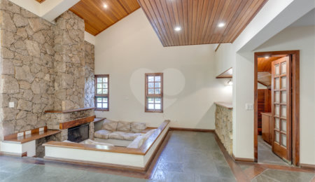 Casa à venda com 5 quartos, sendo 3 suítes, no condomínio Granja do Morumbi, São Paulo - SP