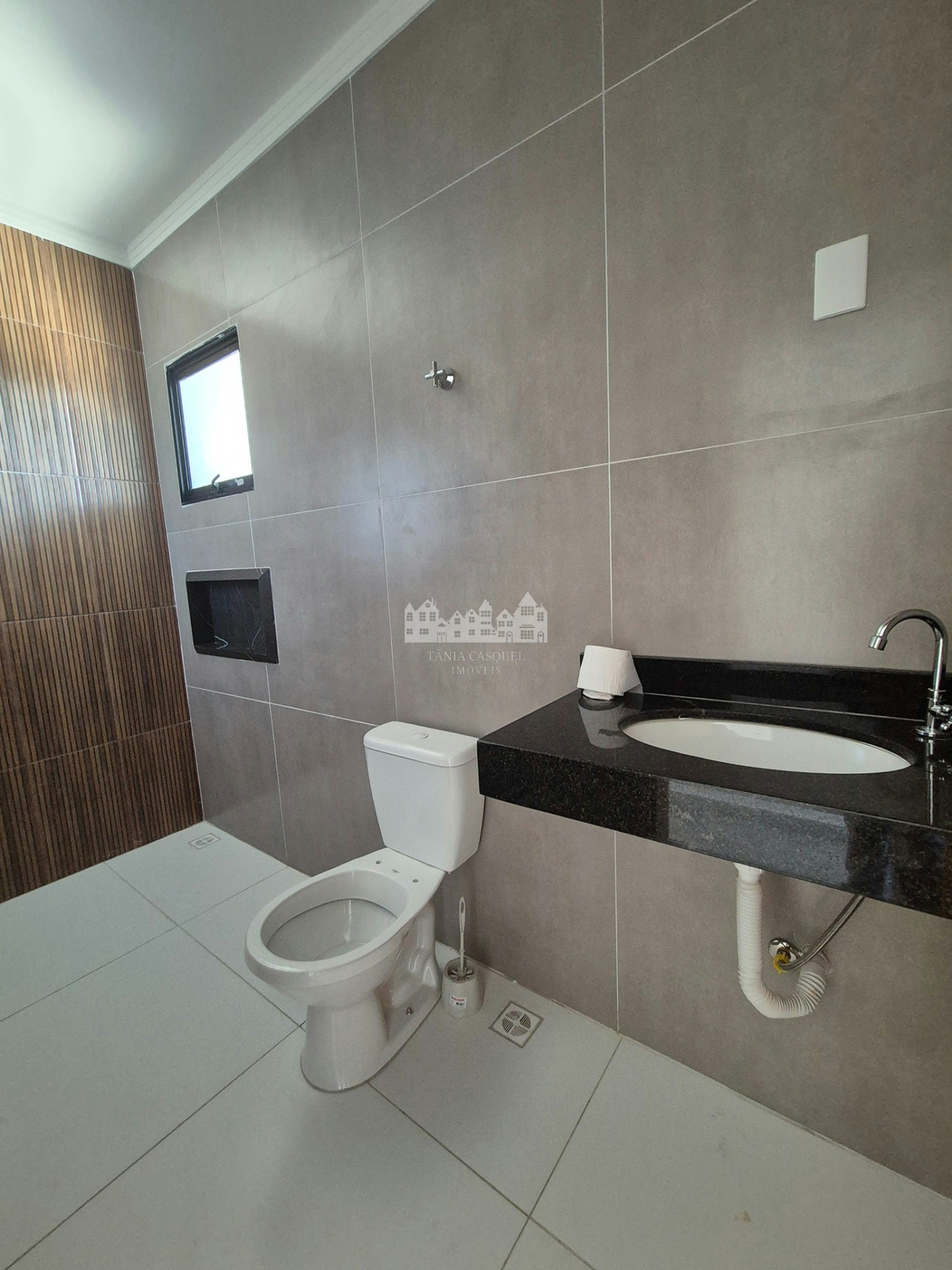 Casa térrea à venda com 3 quartos, sendo 1 suíte, em Vila Bonsai, Atibaia - SP