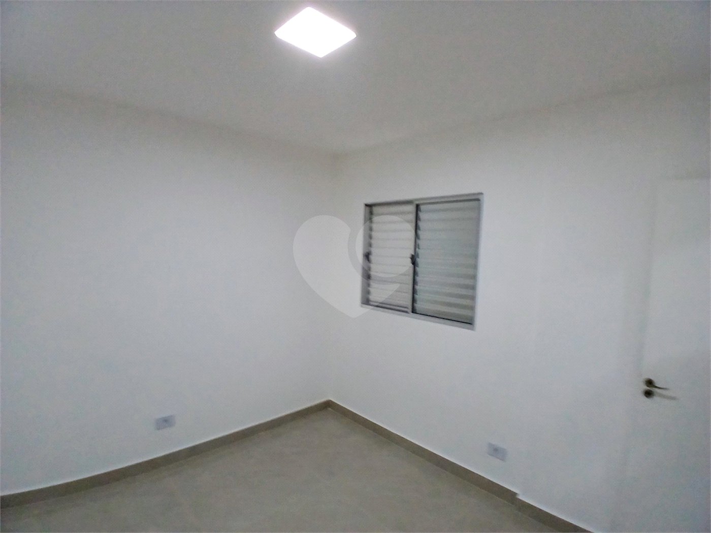 Casa à venda com 3 quartos, sendo 1 suíte,  no condomínio Res Saint Honoré, São Paulo - SP