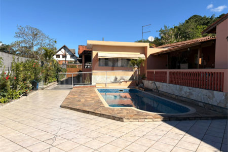 Casa Térrea à venda com 3 quartos em Vila Áurea, Poá, SP