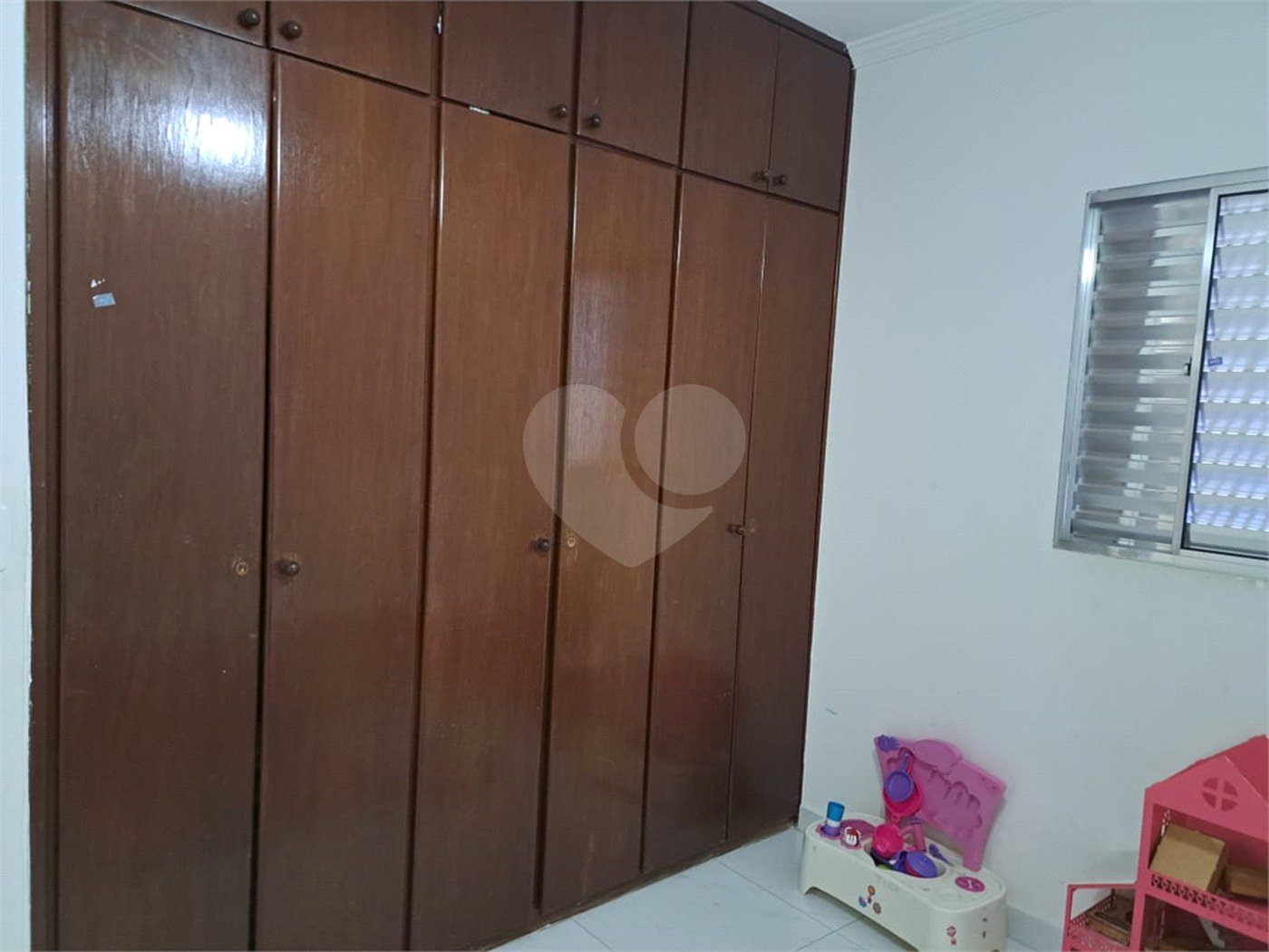 Sobrado à venda com 4 quartos, sendo 2 suítes, em Jaraguá, São Paulo, SP