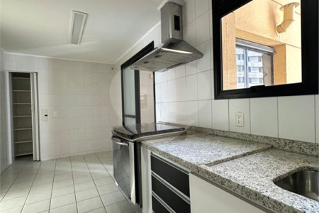 Apartamento à venda com 3 suítes em Vila Suzana, São Paulo, SP