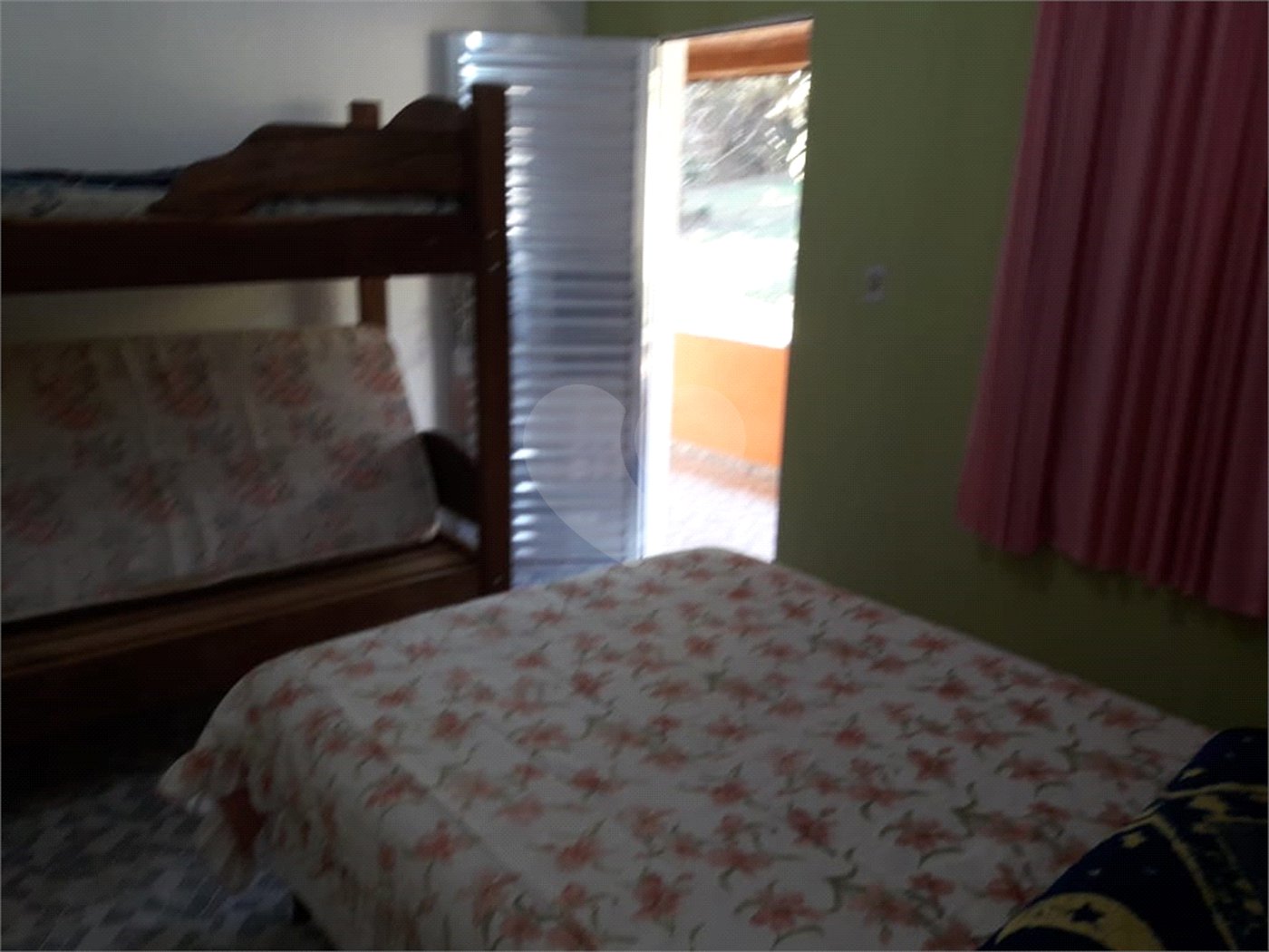 Chácara à venda com 8 quartos, sendo 3 suítes, no Centro, Toledo, MG
