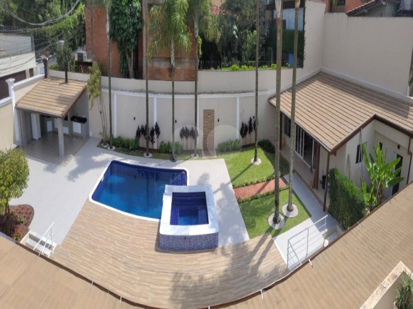 Casa à venda com 5 suítes em Paraisópolis, São Paulo, SP