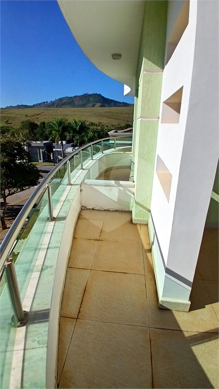 Casa à venda com 3 suítes no condomínio Figueira Garden, Atibaia - SP