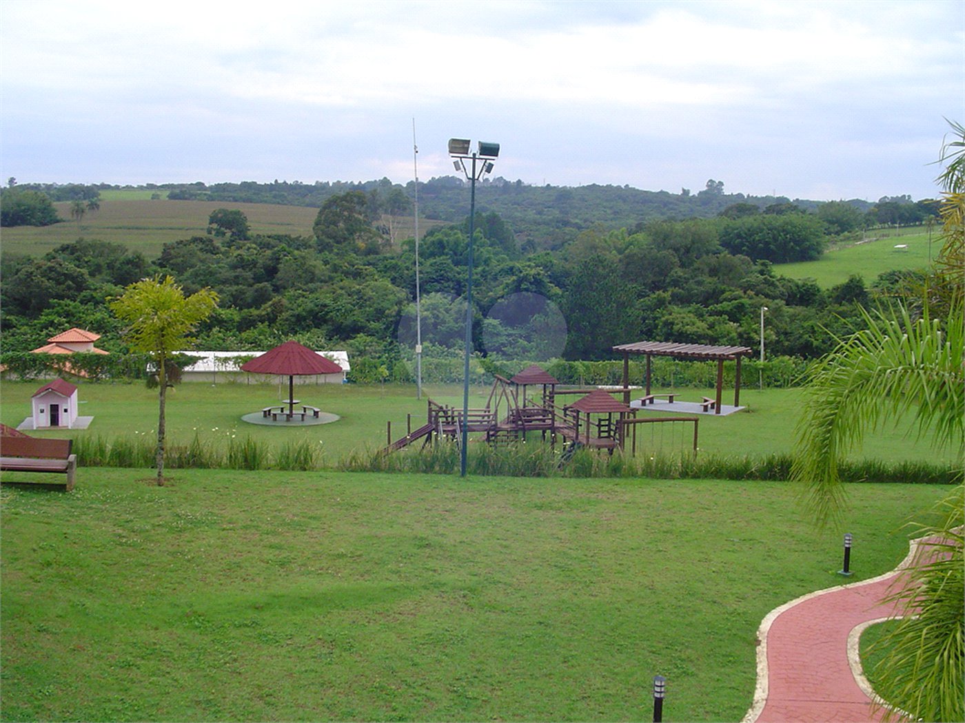 Terreno à venda no condomínio Village Saint Charbel, Araçoiaba da Serra - SP