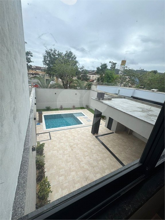 Casa à venda com 5 quartos, sendo 4 suítes, no condomínio Grand Park, Rio de Janeiro - RJ