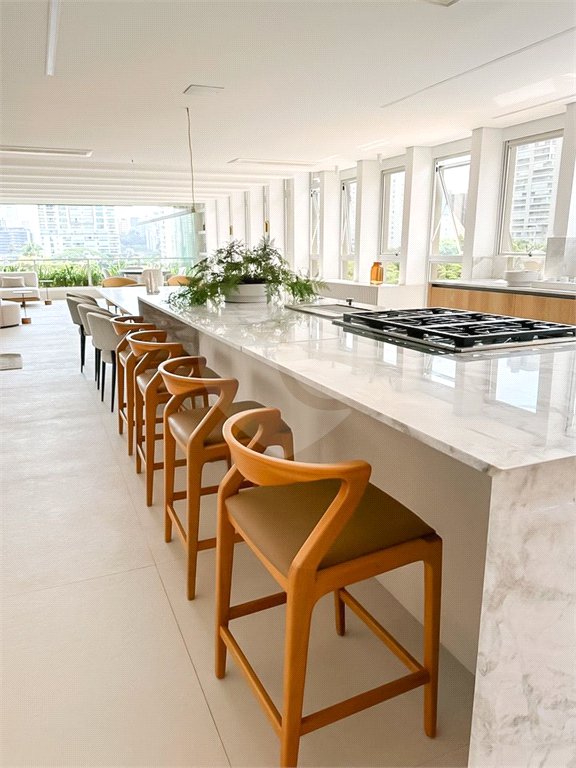Apartamento à venda com 4 suítes em Vila Cordeiro, São Paulo, SP