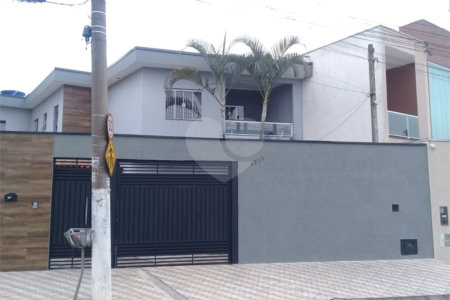 Sobrado à venda com 2 quartos, sendo 1 suíte, em Cidade Boa Vista, Suzano, SP