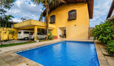 Casa à venda com 3 quartos, sendo 1 suíte,  em Interlagos, São Paulo, SP
