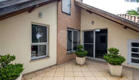 Casa à venda com 5 quartos, sendo 4 suítes, no condomínio Villa de Monterey, São Paulo - SP