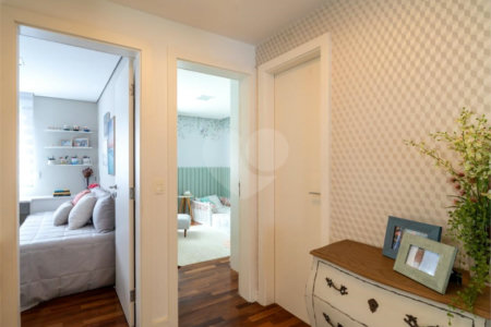 Casa à venda com 4 quartos, sendo 2 suítes, no condomínio Melbourne Residence, São Paulo - SP