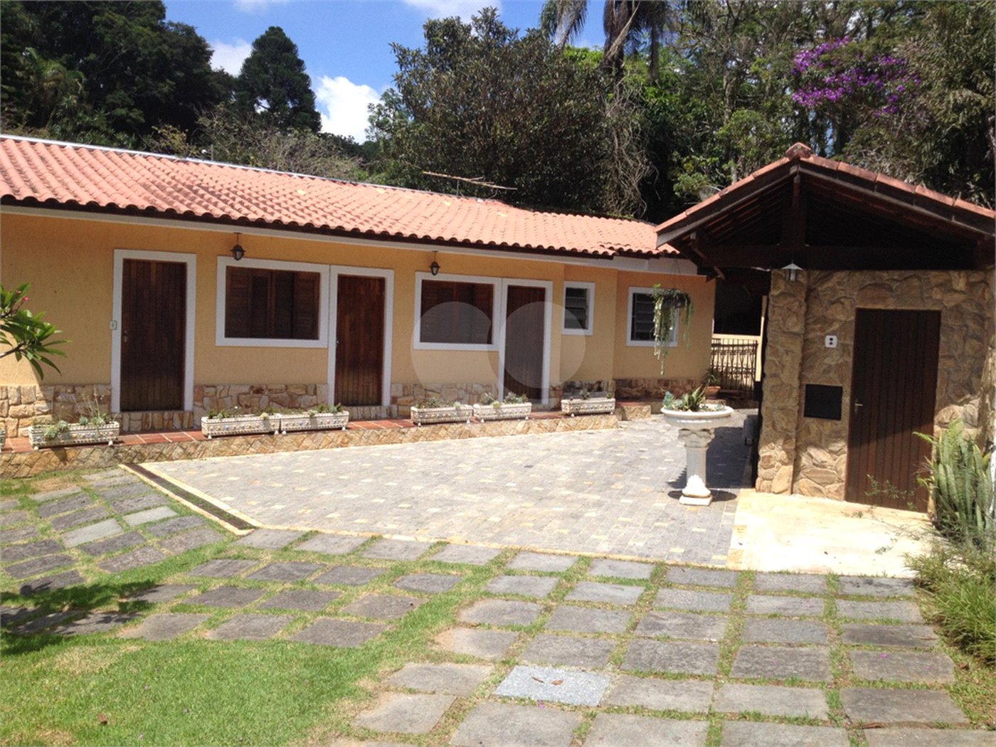 Casa à venda ou para alugar com 5 quartos, sendo 1 suíte, em Cumbari, Mairiporã, SP