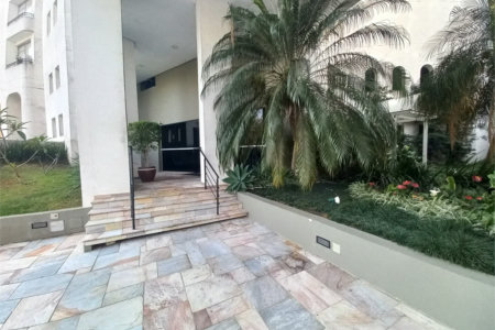 Apartamento à venda com 3 quartos, sendo 1 suíte,  em Vila Andrade, São Paulo, SP