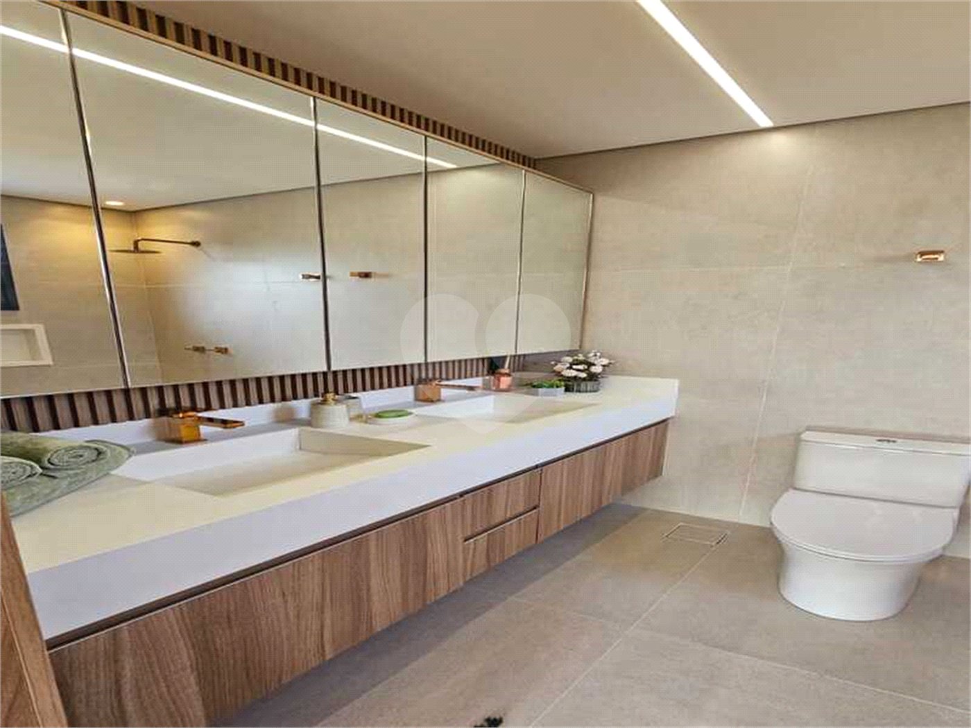 Casa à venda com 3 suítes no condomínio Lagú, São Roque - SP