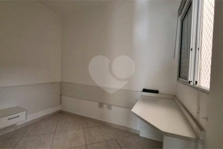 Casa à venda com 3 quartos, sendo 1 suíte, no condomínio Rafaela I, São Paulo - SP