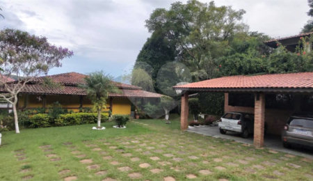 Chácara à venda com 5 quartos, sendo 2 suítes, no Centro, Piracaia, SP