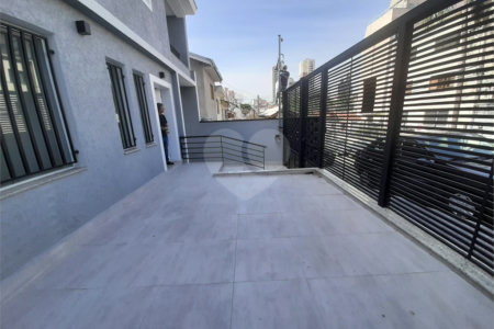 Sobrado à venda com 4 quartos, sendo 3 suítes, em Vila Paulicéia, São Paulo, SP