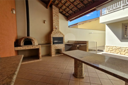 Casa sofisticada à venda em bairro nobre de Atibaia | 3 dormitórios | 408 m²