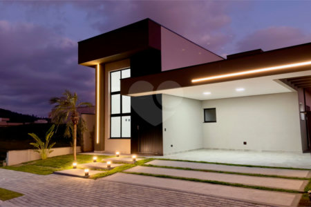 Casa térrea 3 dormitórios (3 suítes), espaço gourmet, piscina, 2 vagas garagem, condomínio fechado com ampla área lazer