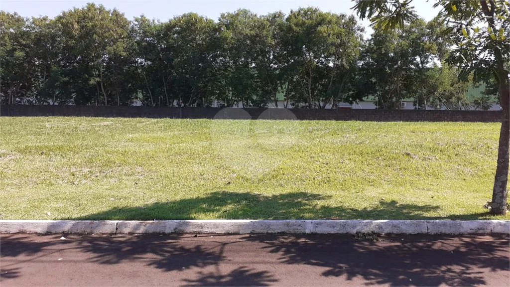 Excelente terreno à venda no condomínio Terras de Piracicaba V - topografia plana - financia