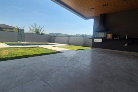 Casa à venda com 3 suítes no condomínio Recanto dos Paturis, Vinhedo - SP