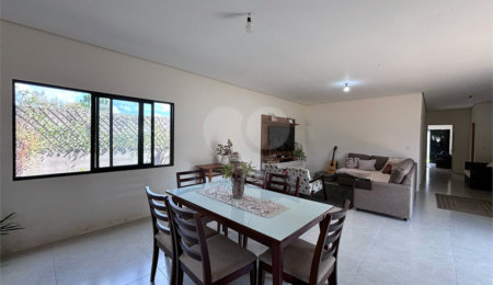 Casa à venda com 2 suítes em Jardim Estância Brasil, Atibaia, SP