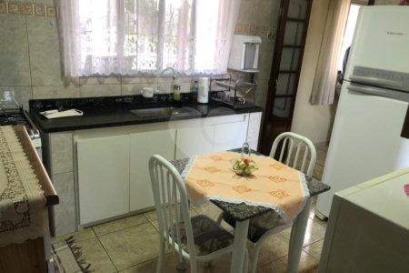Casa à venda com 3 quartos, sendo 2 suítes,  em Jardim do Lago, Atibaia, SP