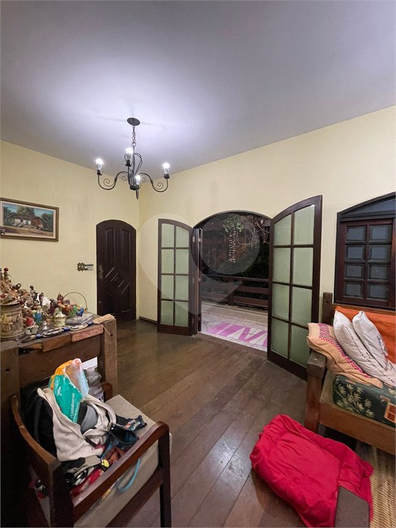 Sobrado à venda com 4 quartos, sendo 1 suíte,  em Vila Suissa, Mogi das Cruzes, SP