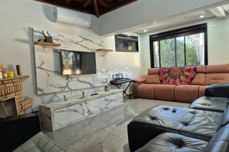 Casa Pé na Água em Atibaia com Acesso à Represa e Mais de 3.000 m² de Natureza