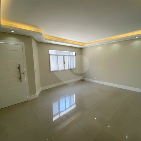 Casa à venda com 3 quartos, sendo 1 suíte, no condomínio Ana Carolina, São Paulo - SP