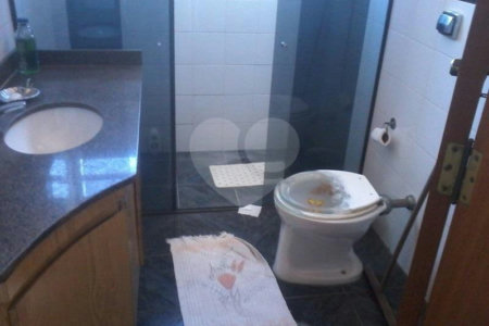 Sobrado à venda com 5 quartos, sendo 2 suítes, em Jardim Aeroporto, São Paulo, SP