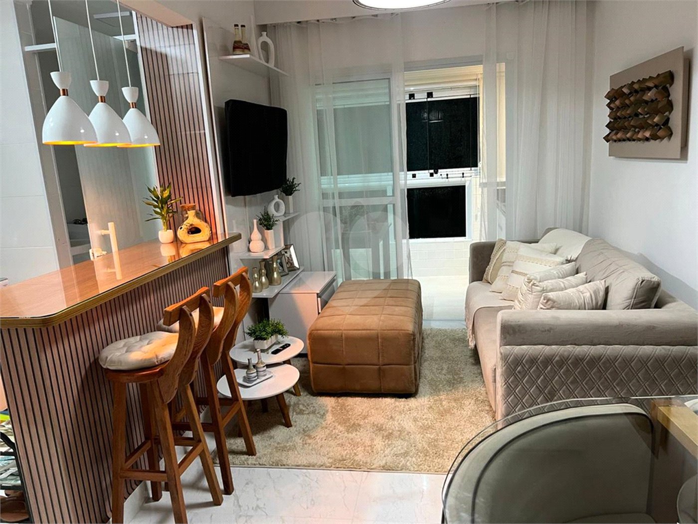 Apartamento à venda com 2 quartos, sendo 1 suíte, no Centro, Mongaguá, SP