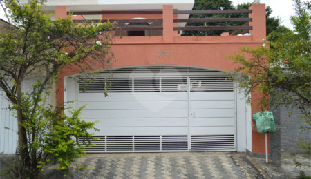 Casa à venda com 3 quartos, sendo 1 suíte,  em Jardim Prudência, São Paulo, SP