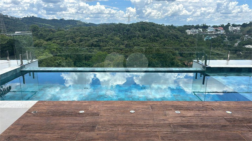 Casa à venda com 3 suítes no condomínio Hills, Arujá - SP