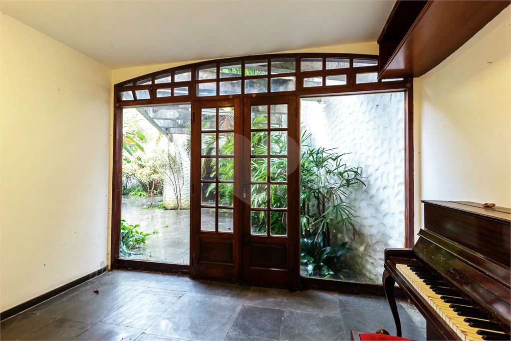 Casa à venda com 4 quartos, sendo 1 suíte, em Jardim das Bandeiras, São Paulo, SP