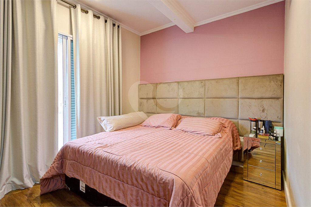 Casa à venda com 4 quartos, sendo 2 suítes, no condomínio Vila dos Ipês, São Paulo - SP