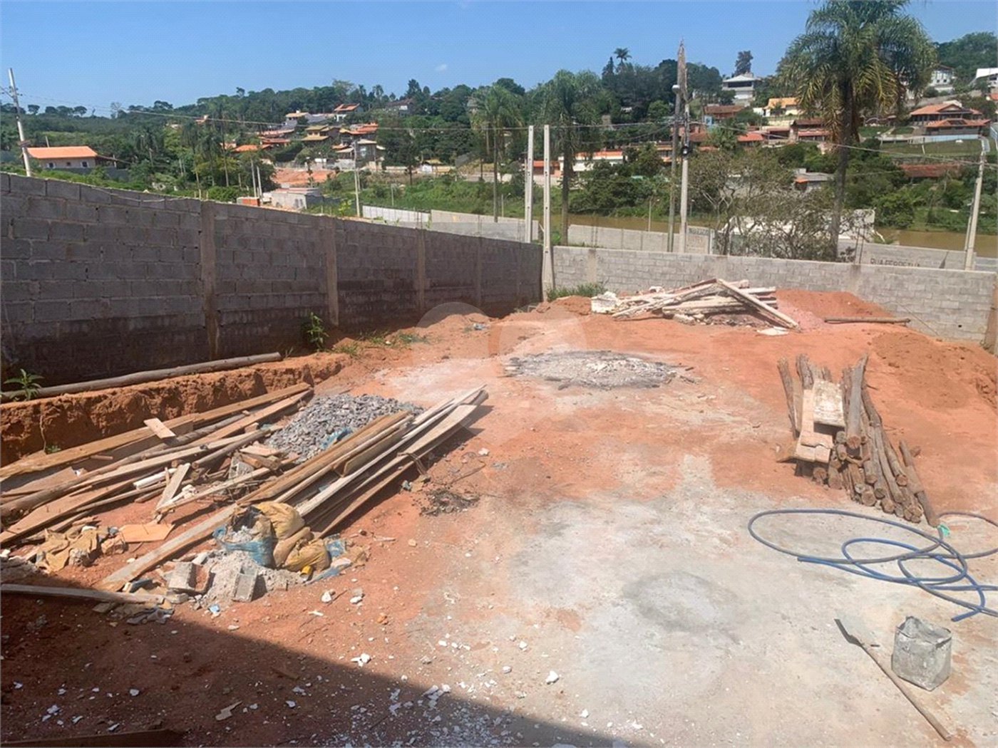 Sobrado à venda com 4 suítes em Jardim Centenário, Atibaia, SP