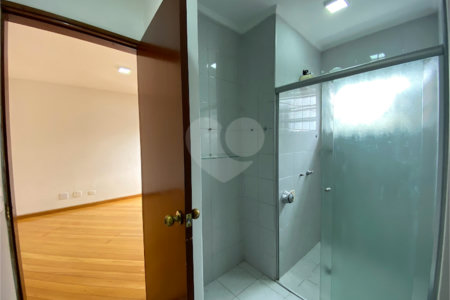 Sobrado à venda com 7 quartos, sendo 2 suítes, em Brooklin Paulista, São Paulo, SP